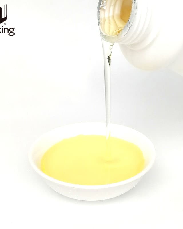 Doking fructose syrup being poured
